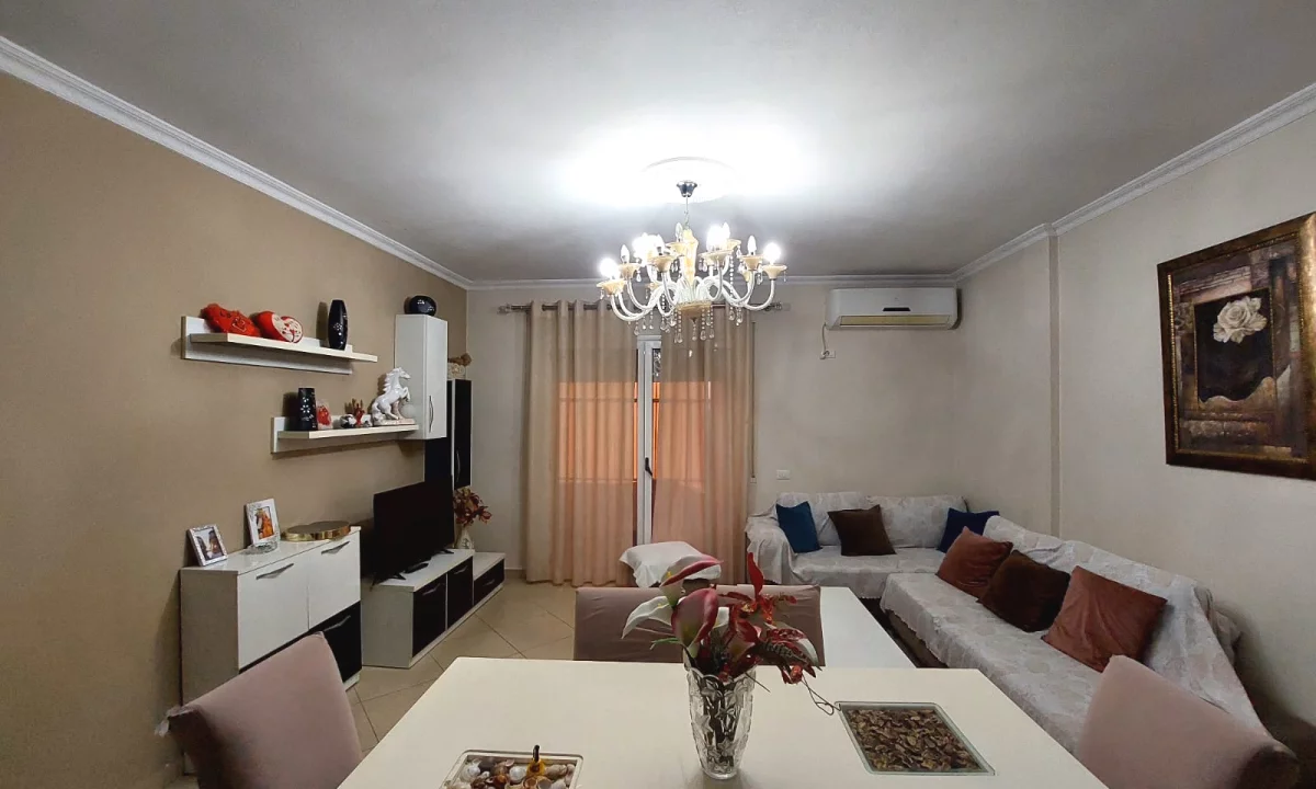 Shtepi me qera Apartament ne Vlore, 2+1, Mobilimi E mobiluar, Pagesa 500  Euro.