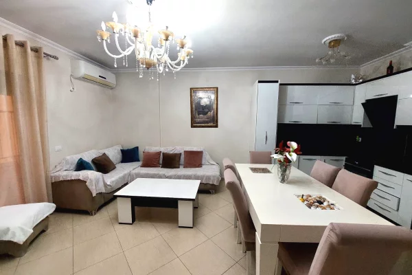 Shtepi me qera Apartament ne Vlore, 2+1, Mobilimi E mobiluar, Pagesa 500  Euro.