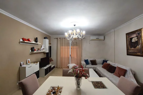 Apartament 2+1 për qira.Pallat i Ri pranë Gama Market Vlorë.