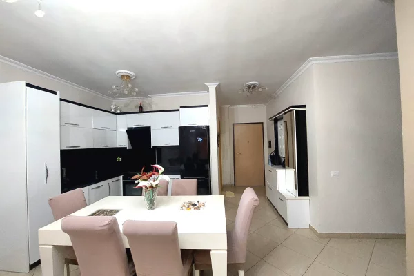 Shtepi me qera Apartament ne Vlore, 2+1, Mobilimi E mobiluar, Pagesa 500  Euro.