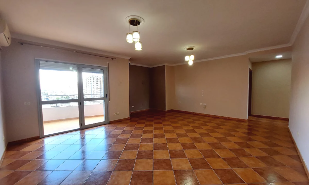 Shtepi ne shitje Apartament ne Vlore, 2+1, Mobilimi Bosh, pa mobiluar, Pagesa 180,000  Euro.