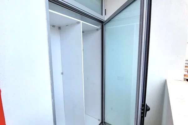 Shtepi ne shitje Apartament ne Vlore, 2+1, Mobilimi Bosh, pa mobiluar, Pagesa 180,000  Euro.