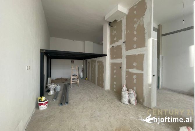 Ambiente Commerciale in Affitto 1+1 a Tirana - 1,000 Euro