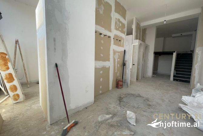 Ambiente Commerciale in Affitto 1+1 a Tirana - 1,000 Euro