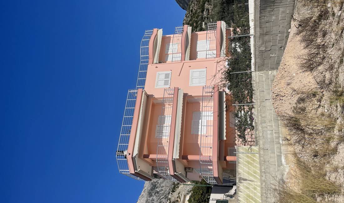 Shitet, Njesi Sherbimi Hoteli 3 kate, Krah Rruges Nacionale Dhermi - Himar Himare