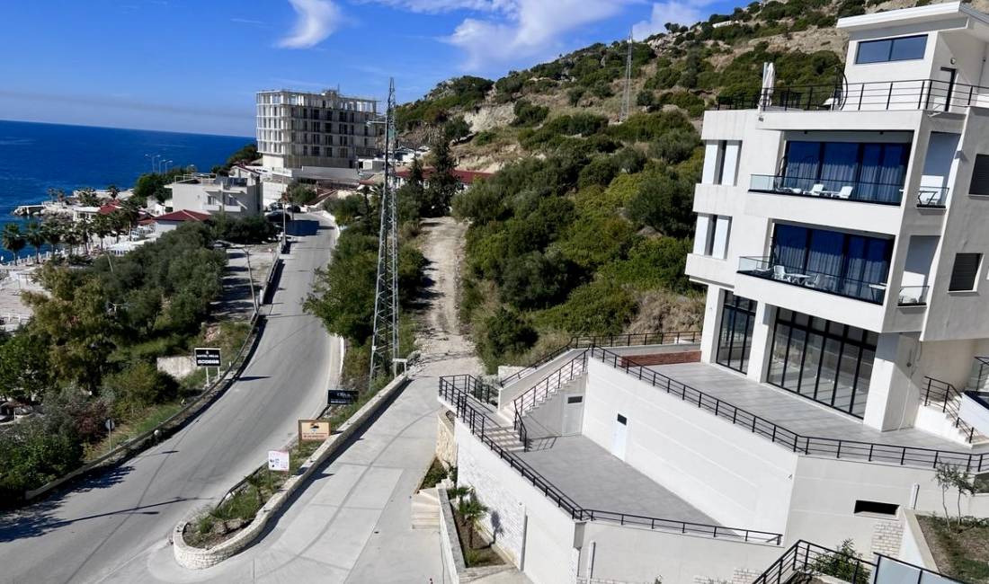 Radhim, Ambjent Restoranti me Qira