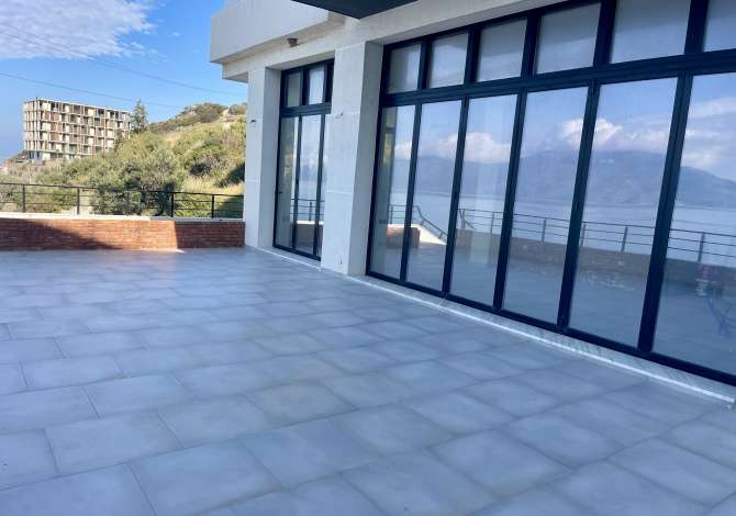 Radhim, Ambjent Restoranti me Qira