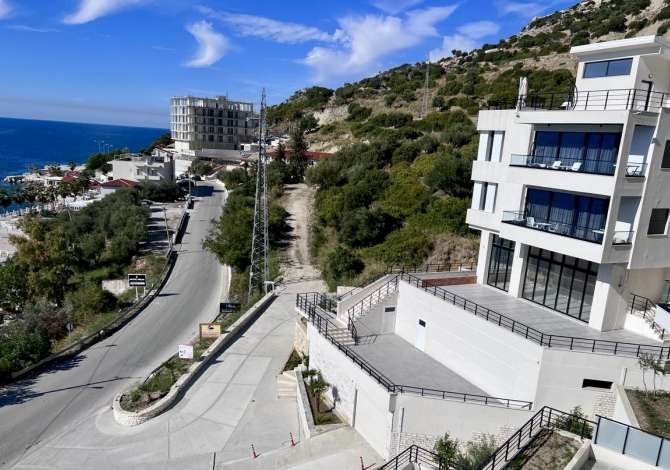 Radhim, Ambjent Restoranti me Qira