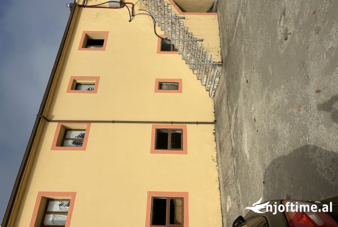 Fier, Shitet Godine Kapanoni Industrial 2-kate, Pran QTU