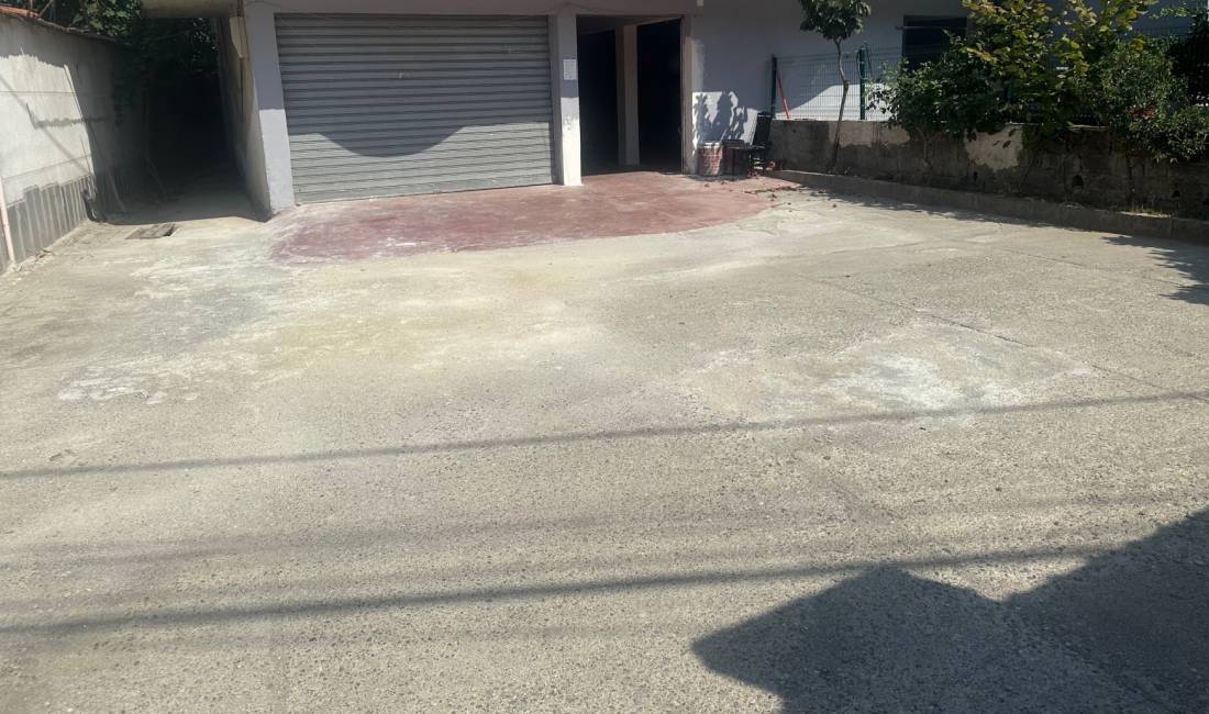 Magazine me qera ne Astri, rruga Teodor Keko. 