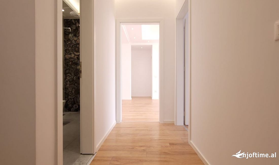 Shtepi ne shitje Apartament ne Tirane, 2+1, Mobilimi Bosh, pa mobiluar, Pagesa 210,000  Euro.