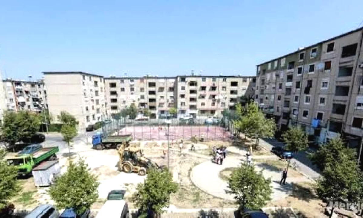 Shtepi ne shitje Apartament ne Tirane, Garsoniere, Mobilimi Bosh, pa mobiluar, Pagesa 45,000  Euro.