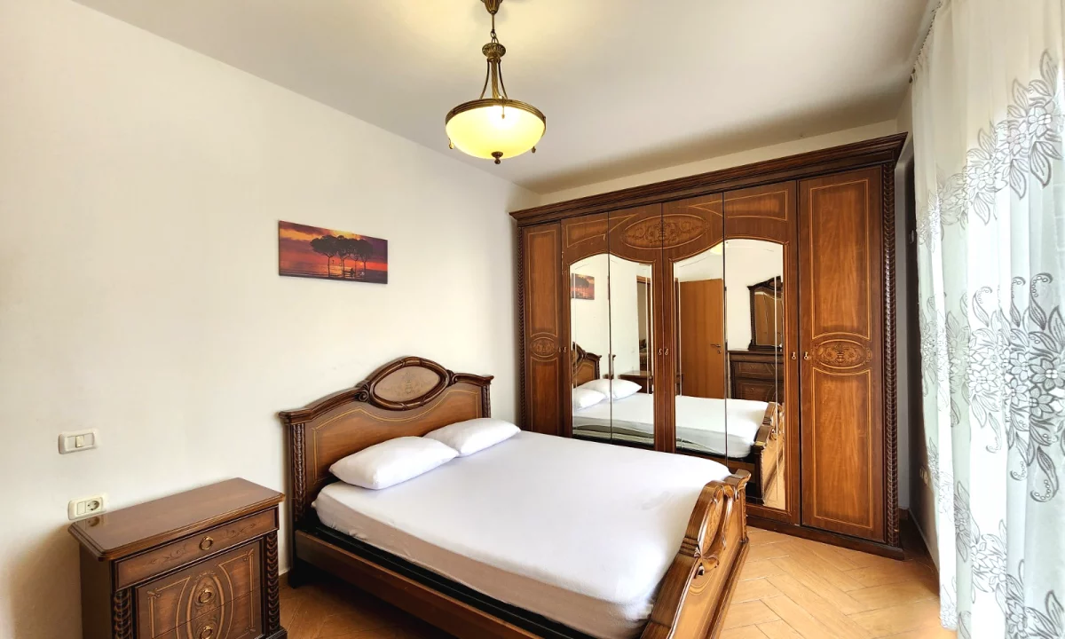 Shtepi me qera Apartament ne Tirane, 2+1, Mobilimi E mobiluar, Pagesa 700  Euro.