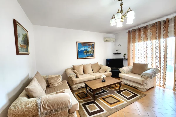 Shtepi me qera Apartament ne Tirane, 2+1, Mobilimi E mobiluar, Pagesa 700  Euro.