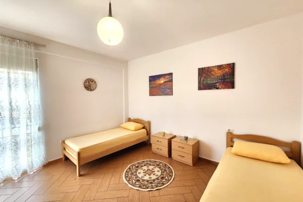 Shtepi me qera Apartament ne Tirane, 2+1, Mobilimi E mobiluar, Pagesa 700  Euro.