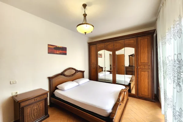 APARTAMENT 2+1+ VERANDE ME QERA TE SELVIA