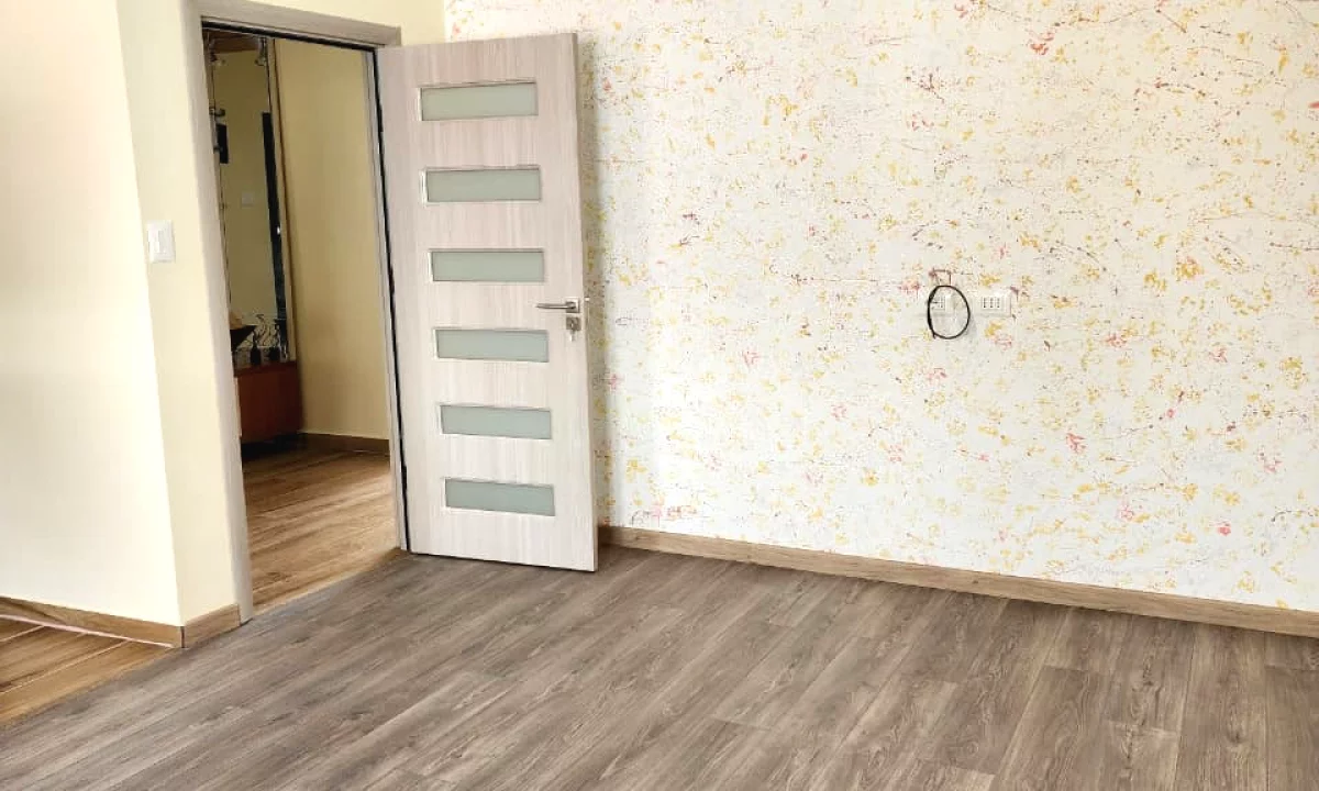 Shtepi ne shitje Apartament ne Tirane, 2+1, Mobilimi Bosh, pa mobiluar, Pagesa 10,000,000  Leke.