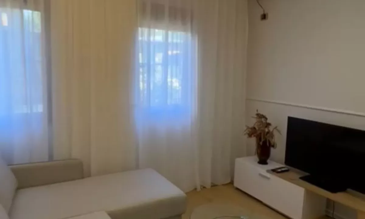 Shtepi ne shitje Apartament ne Tirane, 2+1, Mobilimi E mobiluar, Pagesa 115,000  Euro.