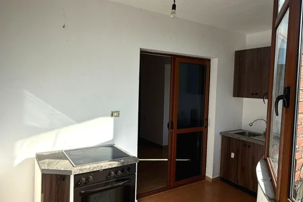 Shtepi me qera Apartament ne Tirane, 1+1, Mobilimi Bosh, pa mobiluar, Pagesa 40,000  Leke.