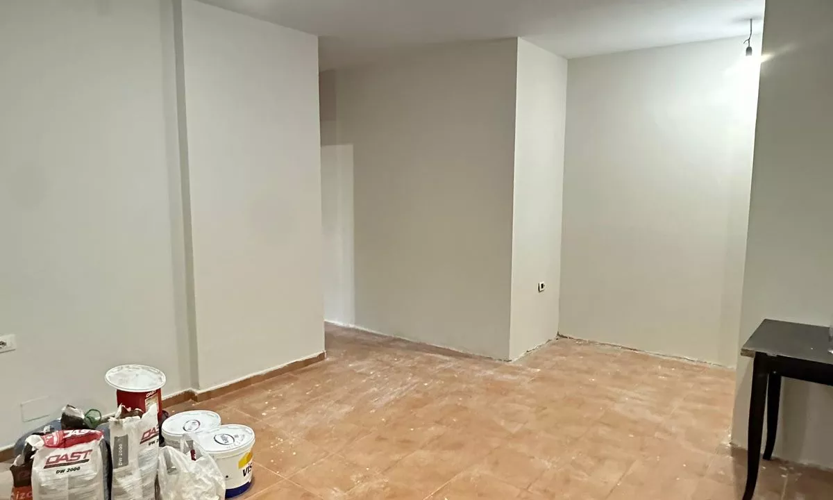 Shtepi ne shitje Apartament ne Tirane, 2+1, Mobilimi Bosh, pa mobiluar, Pagesa 132,000  Euro.