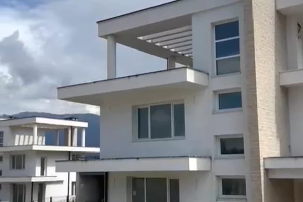 Luxury villas for sale in Tirana 4+1, Emty