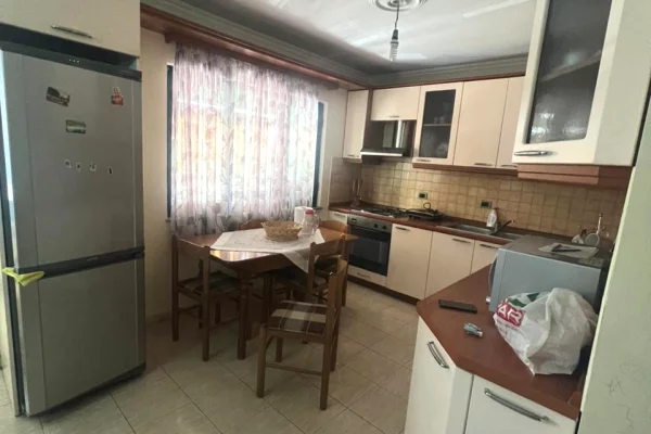 Shtepi ne shitje Apartament ne Tirane, 2+1, Mobilimi Bosh, pa mobiluar, Pagesa 12,500,000  Leke.