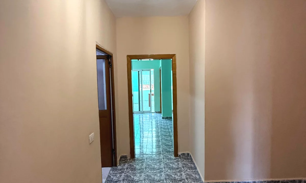 Shtepi ne shitje Apartament ne Tirane, 3+1, Mobilimi Bosh, pa mobiluar, Pagesa 248,000  Euro.
