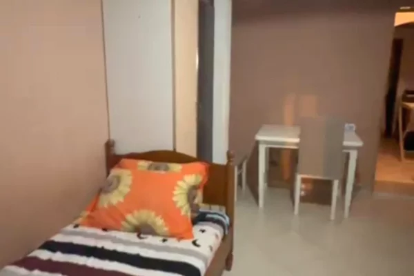 Shtepi ne shitje Apartament ne Tirane, Garsoniere, Mobilimi E mobiluar, Pagesa 45,000  Euro.