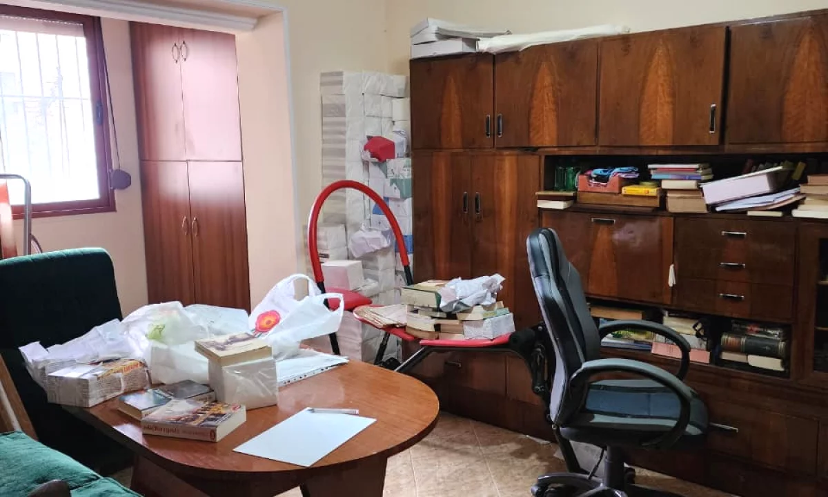 Shtepi ne shitje Apartament ne Tirane, 2+1, Mobilimi E mobiluar, Pagesa 135,000  Euro.