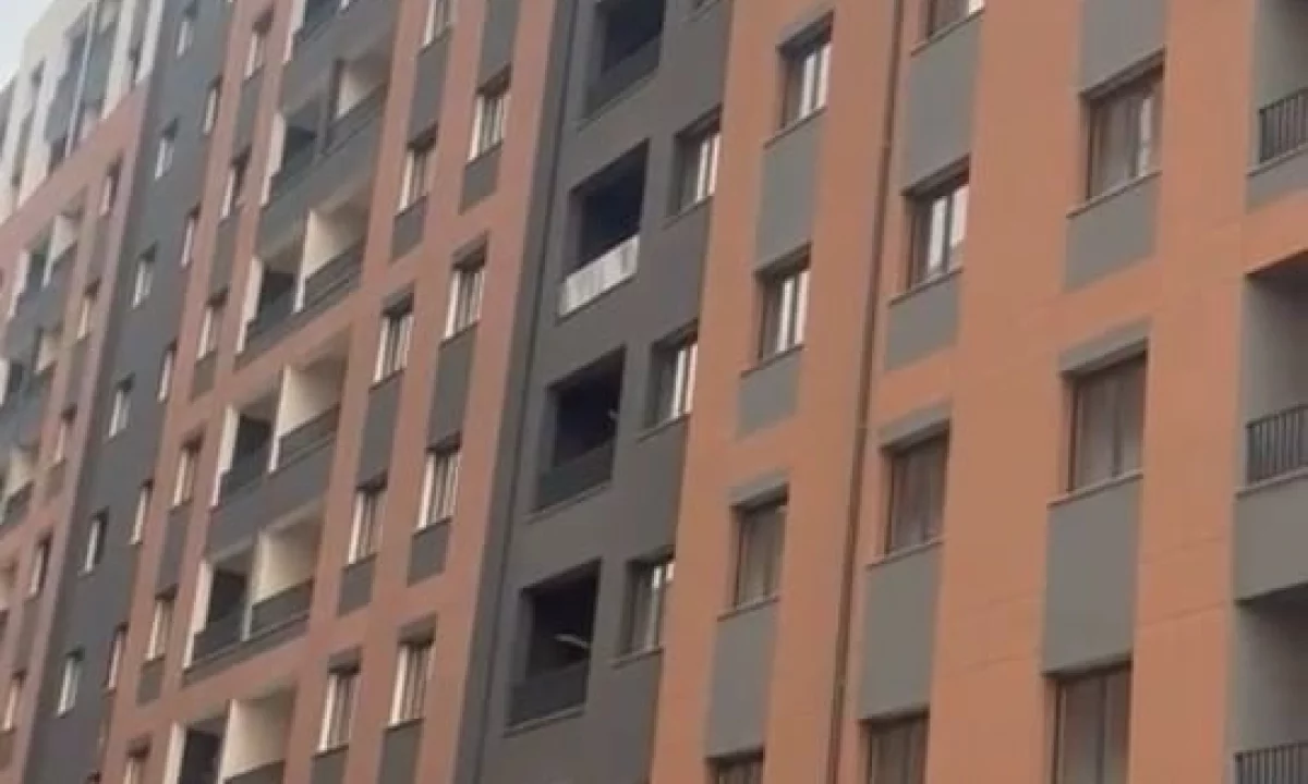 Shtepi ne shitje Apartament ne Tirane, 2+1, Mobilimi Bosh, pa mobiluar, Pagesa 145,000  Euro.