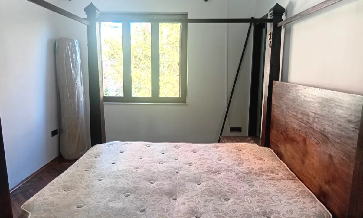 Shtepi me qera Apartament ne Tirane, 2+1, Mobilimi E mobiluar, Pagesa 1,000  Euro.