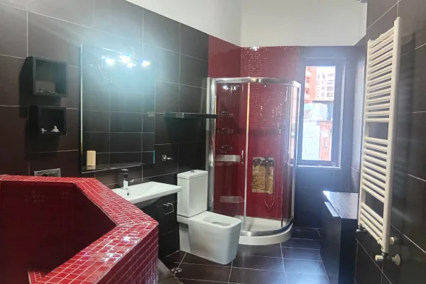 Shtepi me qera Apartament ne Tirane, 2+1, Mobilimi E mobiluar, Pagesa 1,000  Euro.