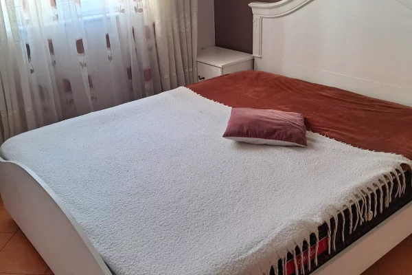 Shtepi me qera Apartament ne Tirane, 2+1, Mobilimi E mobiluar, Pagesa 55,000  Leke.