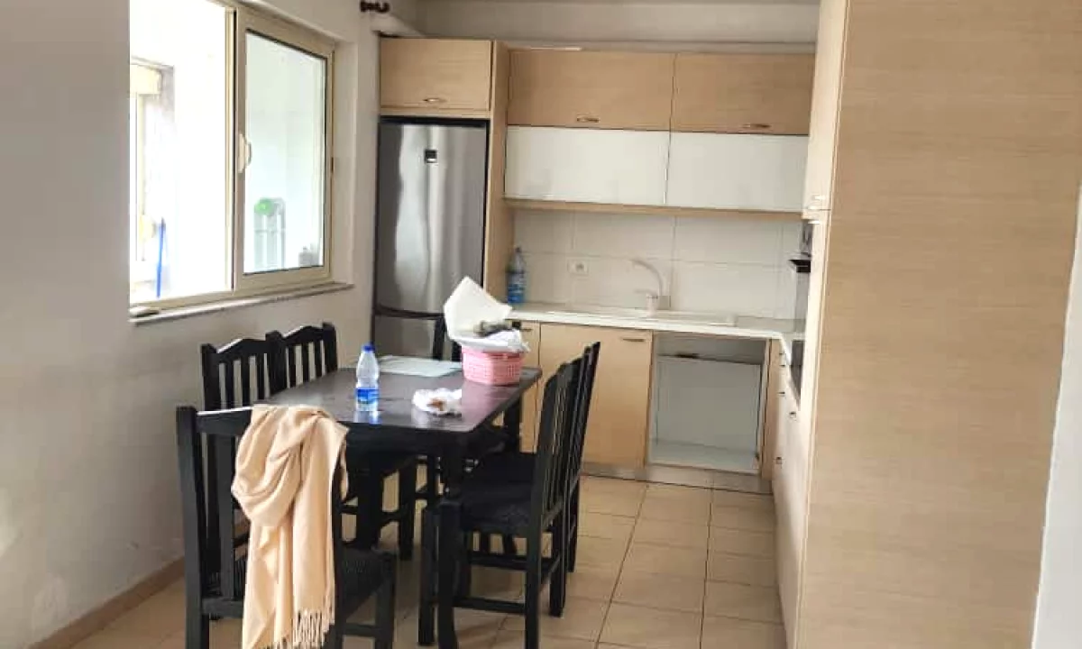 Appartamento in vendita a Tirana 2+1, Arredato