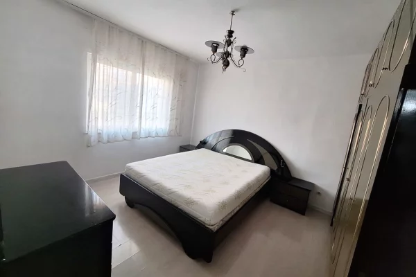 Shtepi ne shitje Apartament ne Tirane, 2+1, Mobilimi Bosh, pa mobiluar, Pagesa 115,000  Euro.
