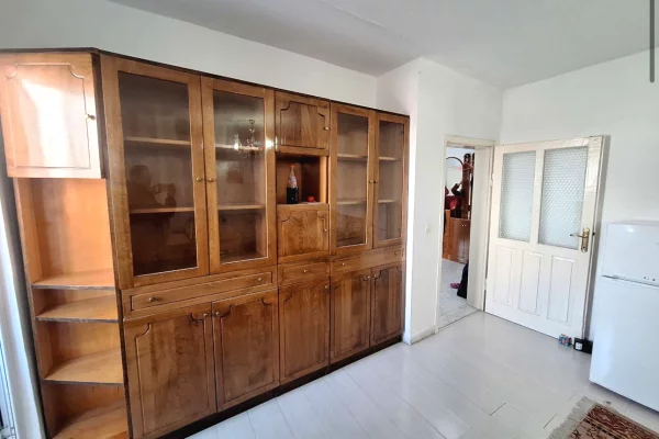 Shtepi ne shitje Apartament ne Tirane, 2+1, Mobilimi Bosh, pa mobiluar, Pagesa 115,000  Euro.