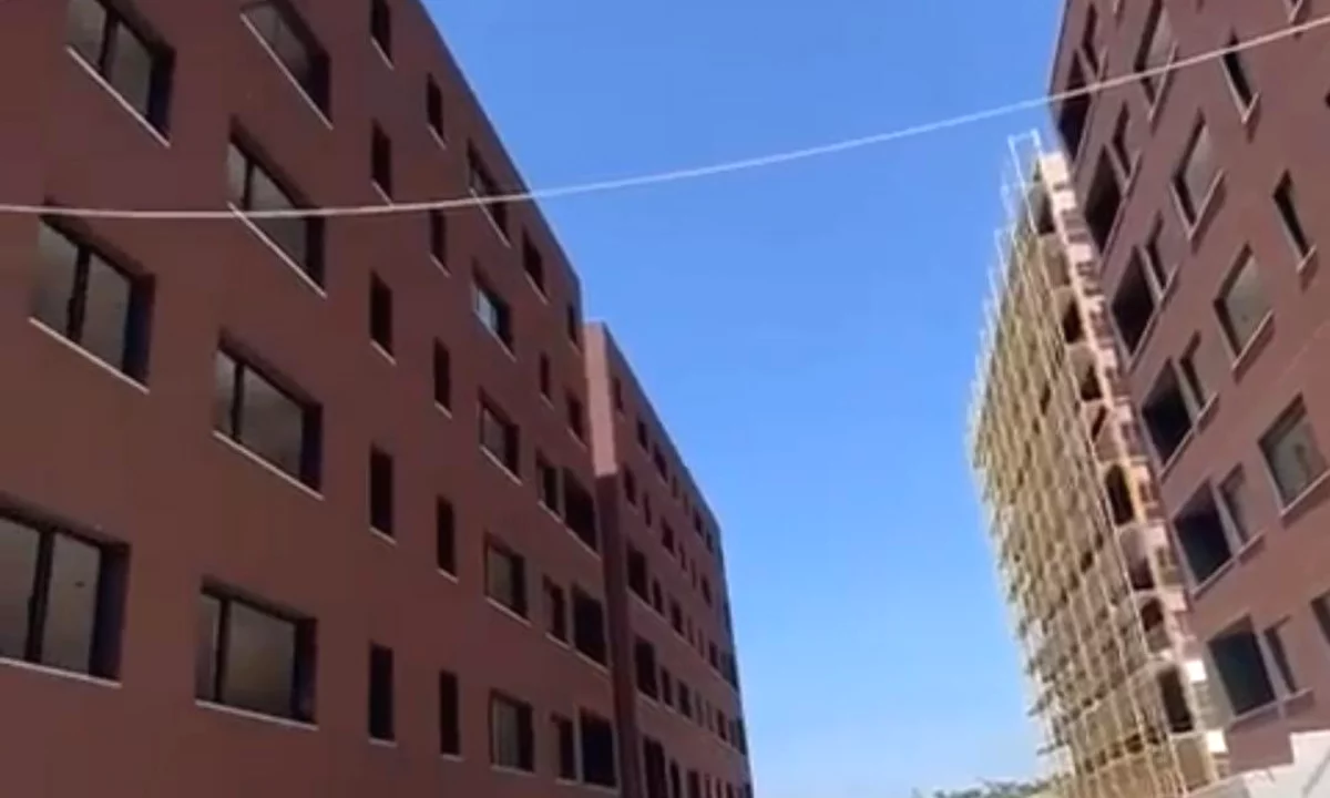 Shtepi ne shitje Apartament ne Tirane, 3+1, Mobilimi Bosh, pa mobiluar, Pagesa 235,300  Euro.