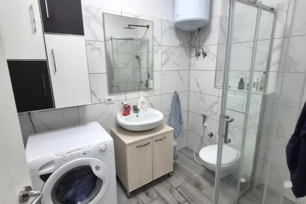 Shtepi me qera Apartament ne Tirane, 1+1, Mobilimi E mobiluar, Pagesa 60,000  Leke.
