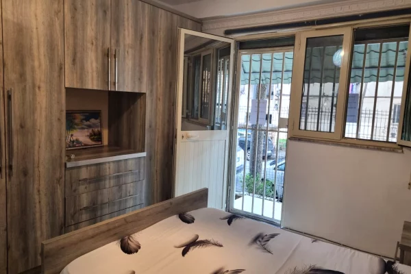 Shtepi me qera Apartament ne Tirane, 1+1, Mobilimi E mobiluar, Pagesa 30,000  Leke.