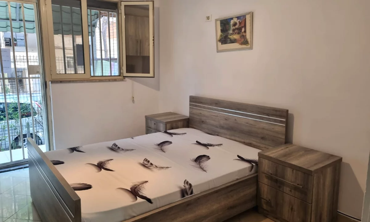 Shtepi me qera Apartament ne Tirane, 1+1, Mobilimi E mobiluar, Pagesa 30,000  Leke.