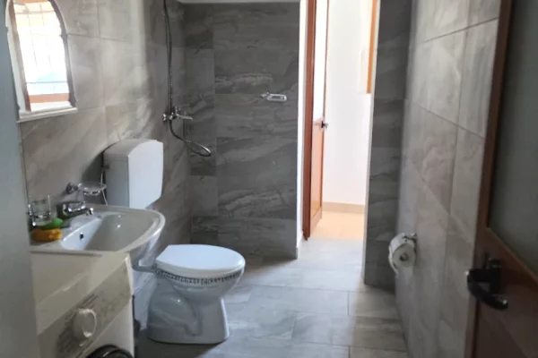 Shtepi ne shitje Apartament ne Tirane, 1+1, Mobilimi E mobiluar, Pagesa 12,000,000  Leke.