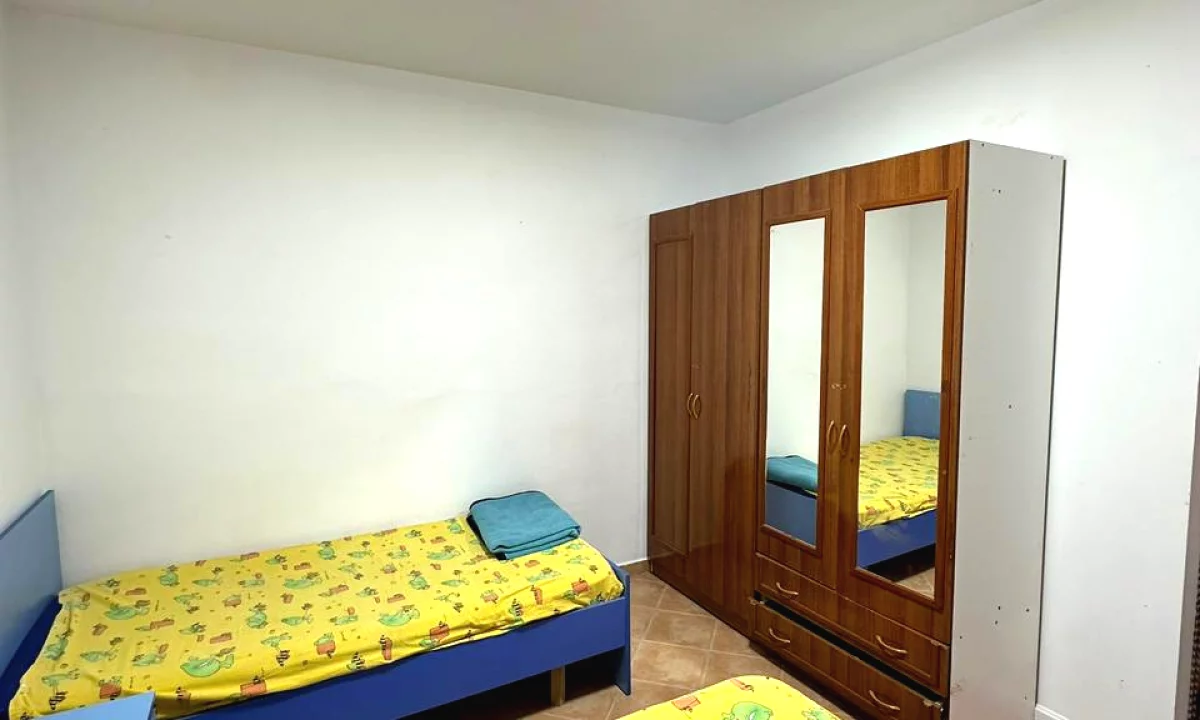 Shtepi me qera Apartament ne Tirane, 2+1, Mobilimi E mobiluar, Pagesa 350  Euro.