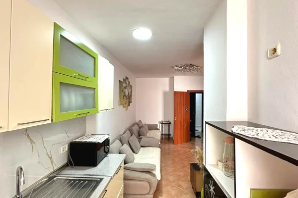 Shtepi me qera Apartament ne Tirane, 2+1, Mobilimi E mobiluar, Pagesa 350  Euro.