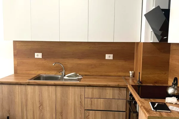 Shtepi me qera Apartament ne Tirane, 1+1, Mobilimi E mobiluar, Pagesa 40,000  Leke.