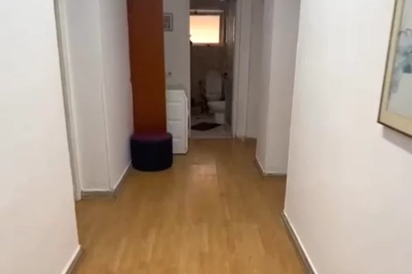 Shtepi ne shitje Apartament ne Tirane, 3+1, Mobilimi E mobiluar, Pagesa 175,000  Euro.