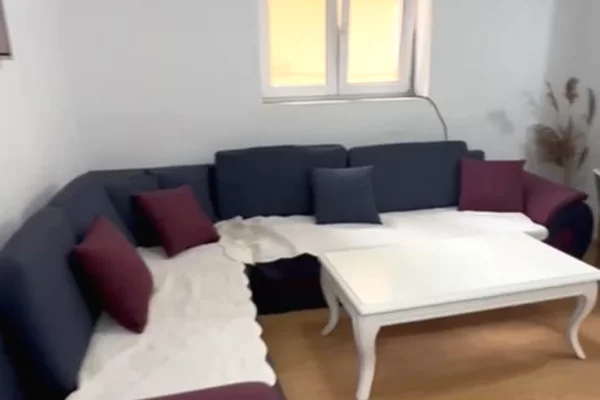 Shtepi ne shitje Apartament ne Tirane, 3+1, Mobilimi E mobiluar, Pagesa 175,000  Euro.