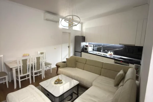 Shtepi ne shitje Apartament ne Tirane, 2+1, Mobilimi E mobiluar, Pagesa 125,000  Euro.