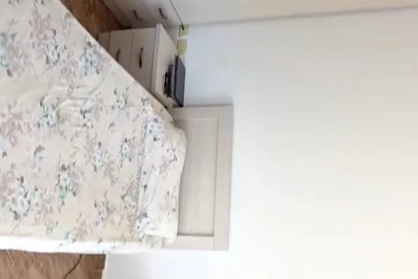 Shtepi ne shitje Apartament ne Tirane, Garsoniere, Mobilimi E mobiluar, Pagesa 84,500  Euro.