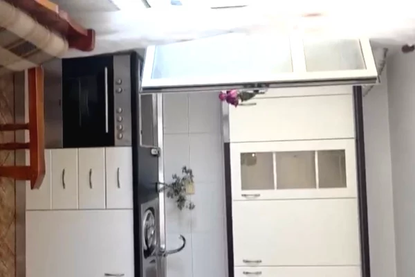Shtepi ne shitje Apartament ne Tirane, Garsoniere, Mobilimi E mobiluar, Pagesa 84,500  Euro.