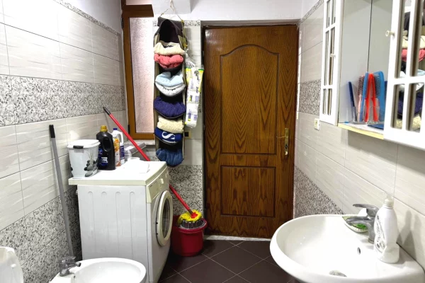 Shtepi ne shitje Shtepi Private ne Tirane, 4+1, Mobilimi E mobiluar, Pagesa 165,000  Euro.